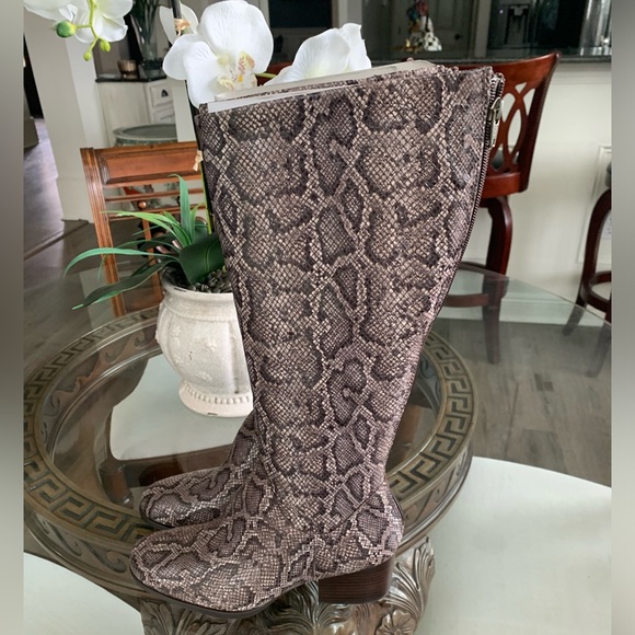 🤎🤎BORN AUDRIANA PYTHON SNAKESKIN LEATHER BOOTS!🤎🤎 - Picture 5 of 7